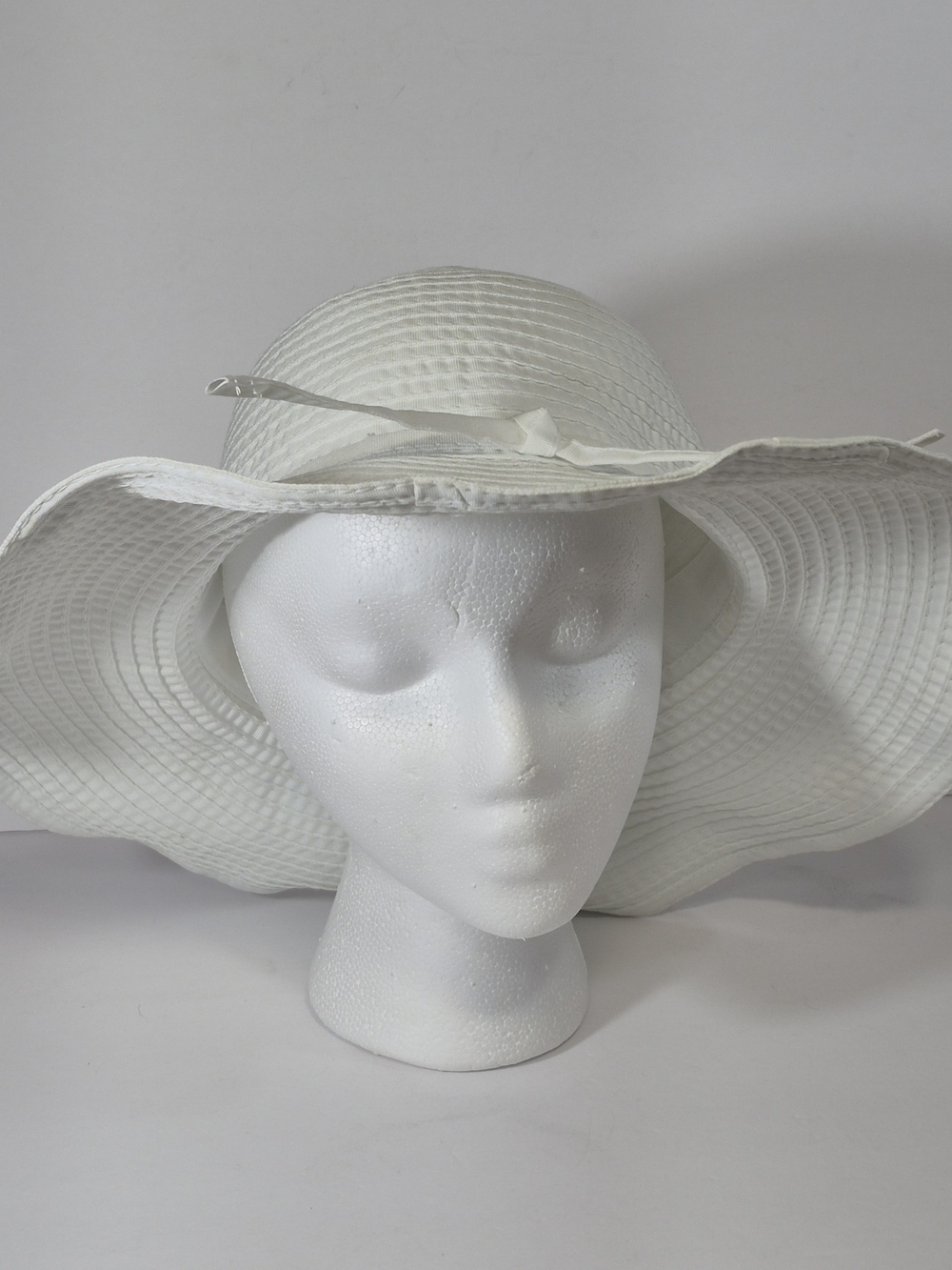 Elegant Wide-Brim Sun Hat in White